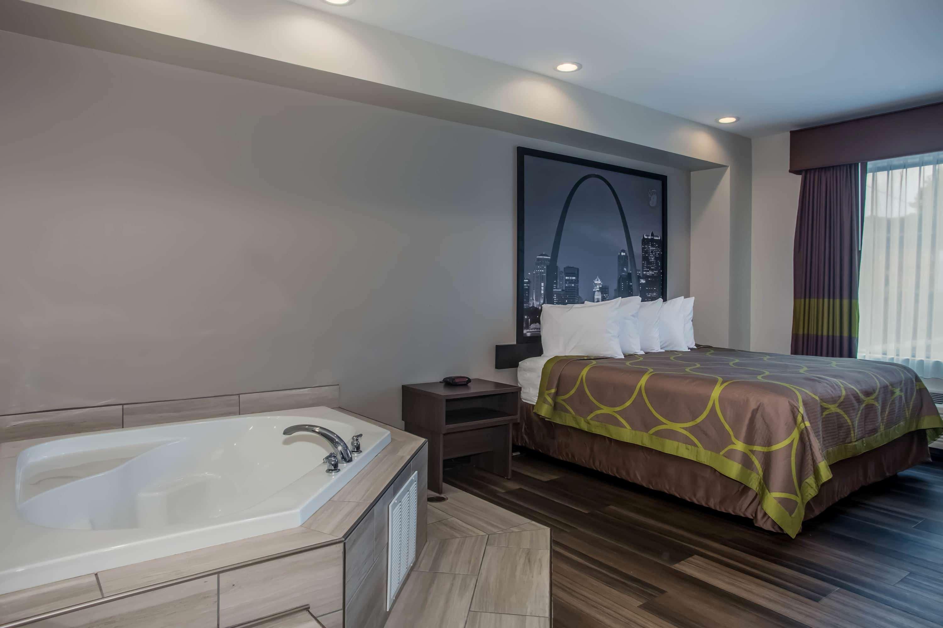Super 8 By Wyndham St. Louis North Otel Dış mekan fotoğraf