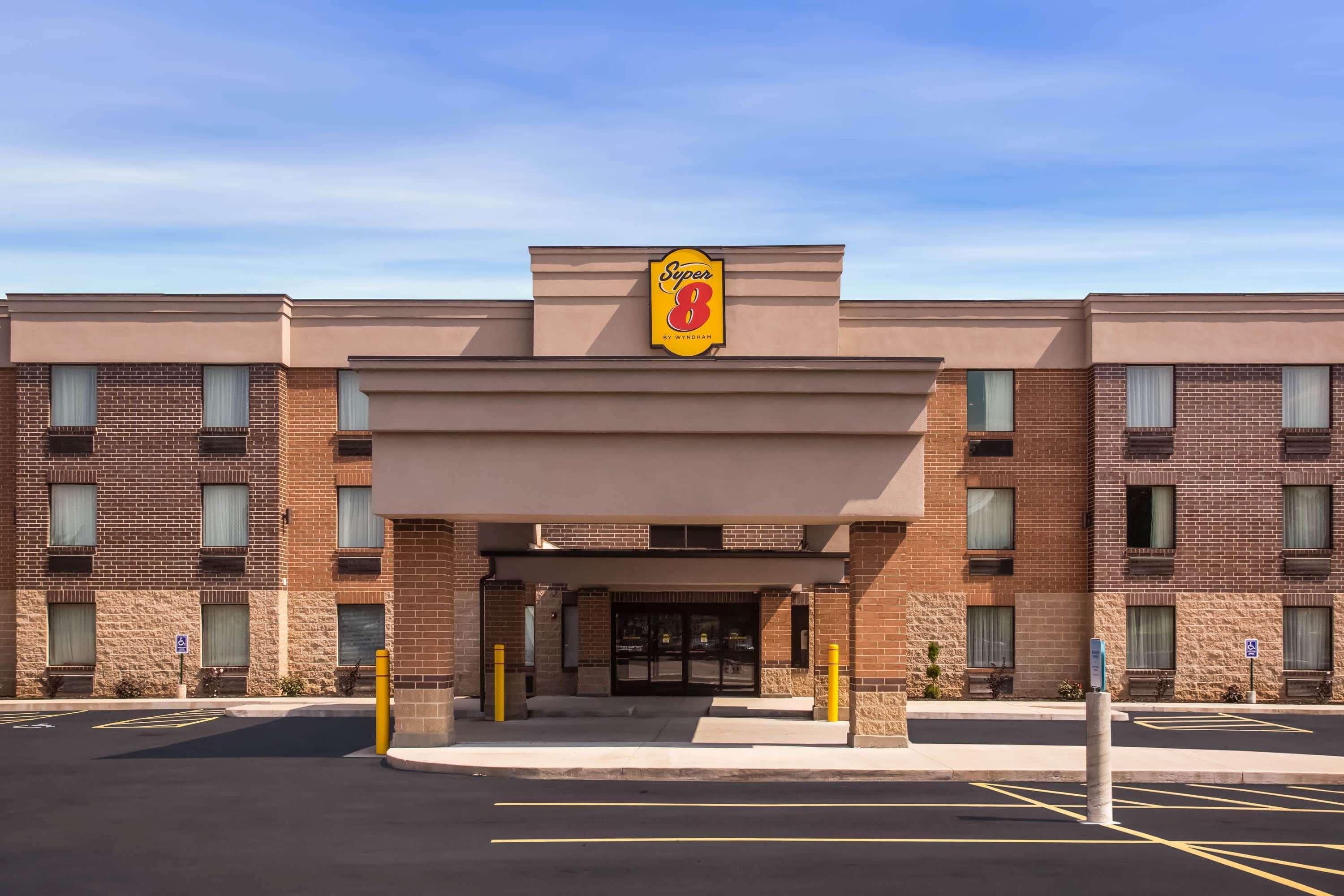 Super 8 By Wyndham St. Louis North Otel Dış mekan fotoğraf