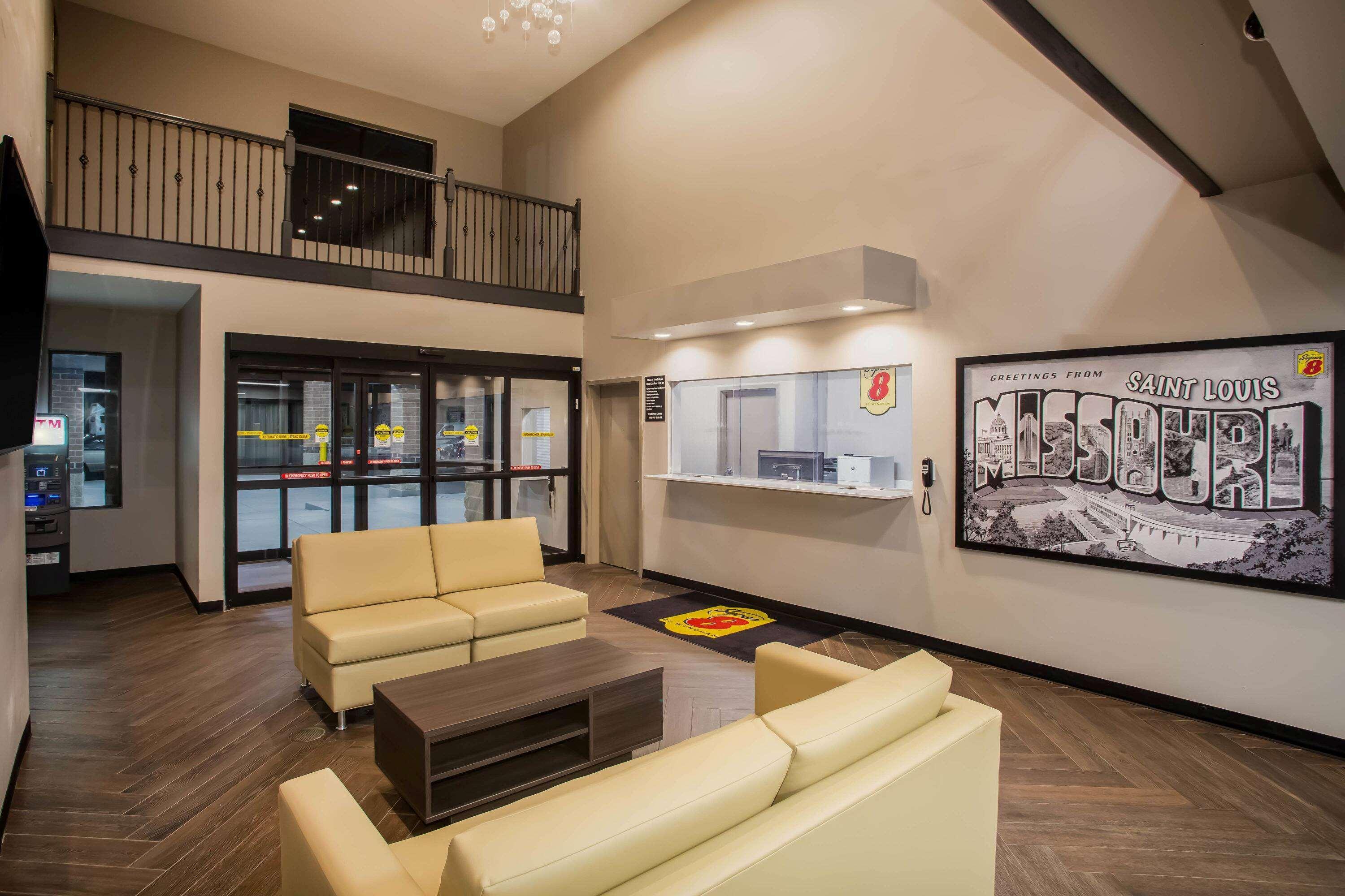 Super 8 By Wyndham St. Louis North Otel Dış mekan fotoğraf