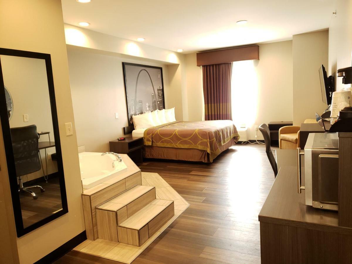 Super 8 By Wyndham St. Louis North Otel Dış mekan fotoğraf