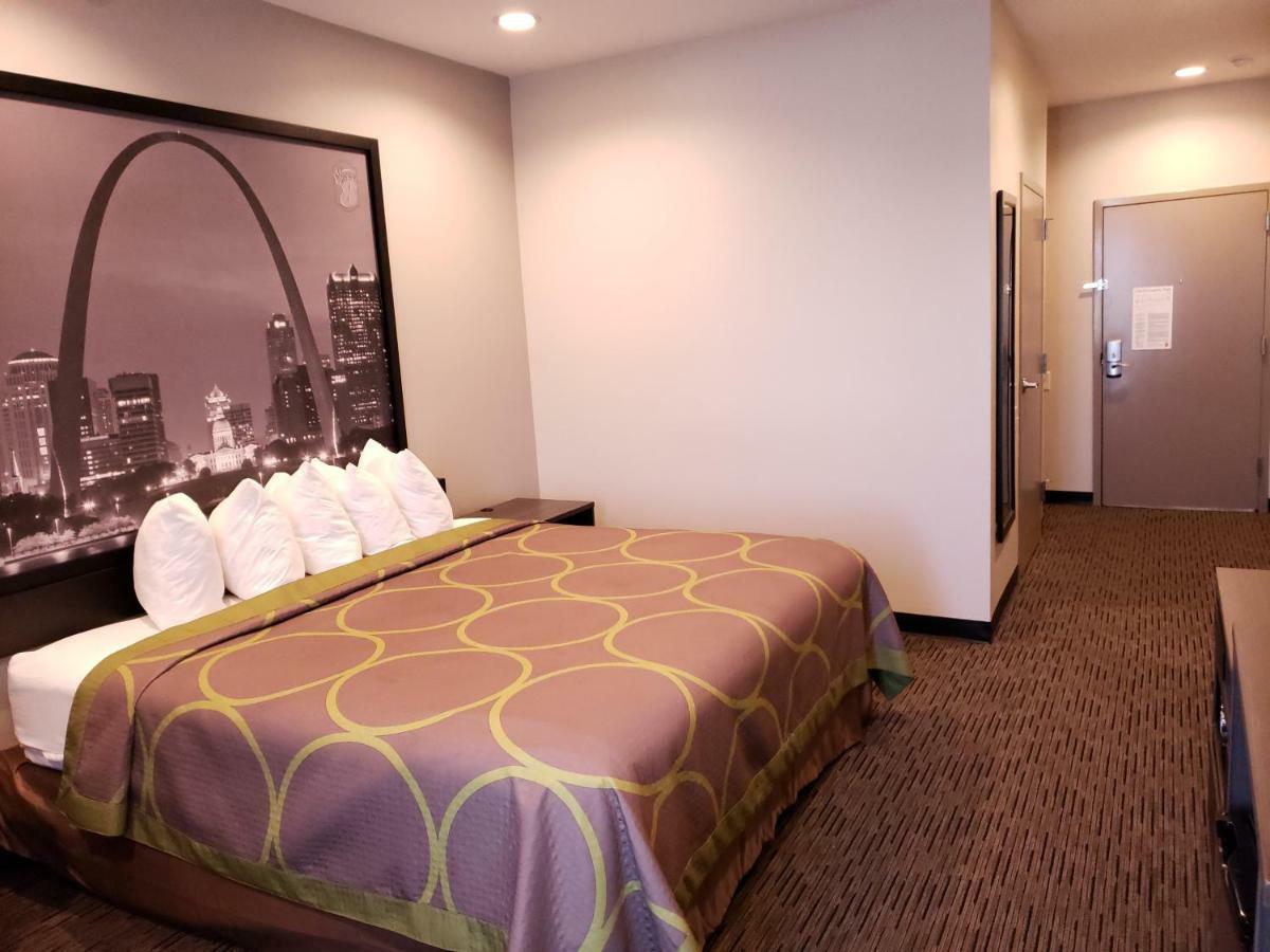 Super 8 By Wyndham St. Louis North Otel Dış mekan fotoğraf
