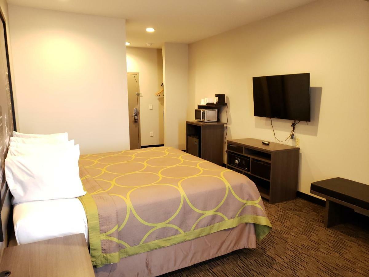 Super 8 By Wyndham St. Louis North Otel Dış mekan fotoğraf