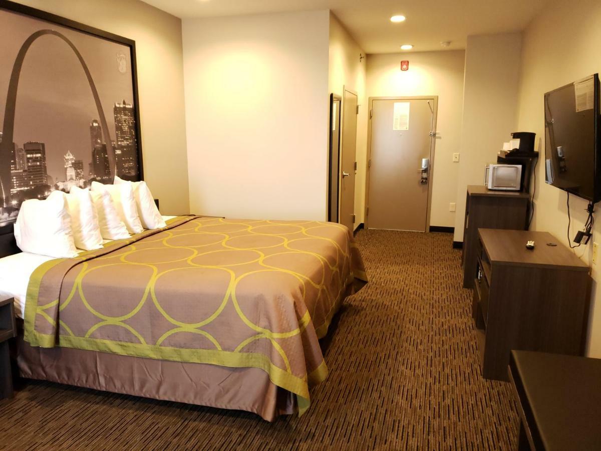 Super 8 By Wyndham St. Louis North Otel Dış mekan fotoğraf