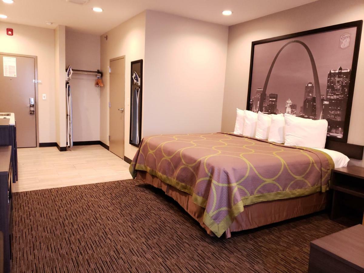 Super 8 By Wyndham St. Louis North Otel Dış mekan fotoğraf