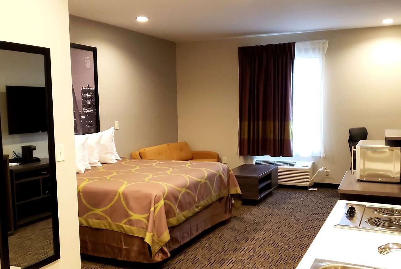 Super 8 By Wyndham St. Louis North Otel Dış mekan fotoğraf