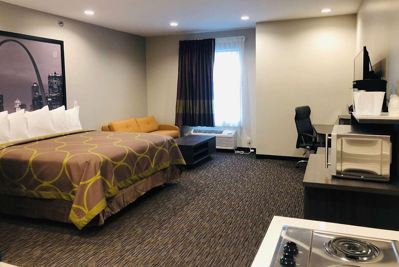 Super 8 By Wyndham St. Louis North Otel Dış mekan fotoğraf